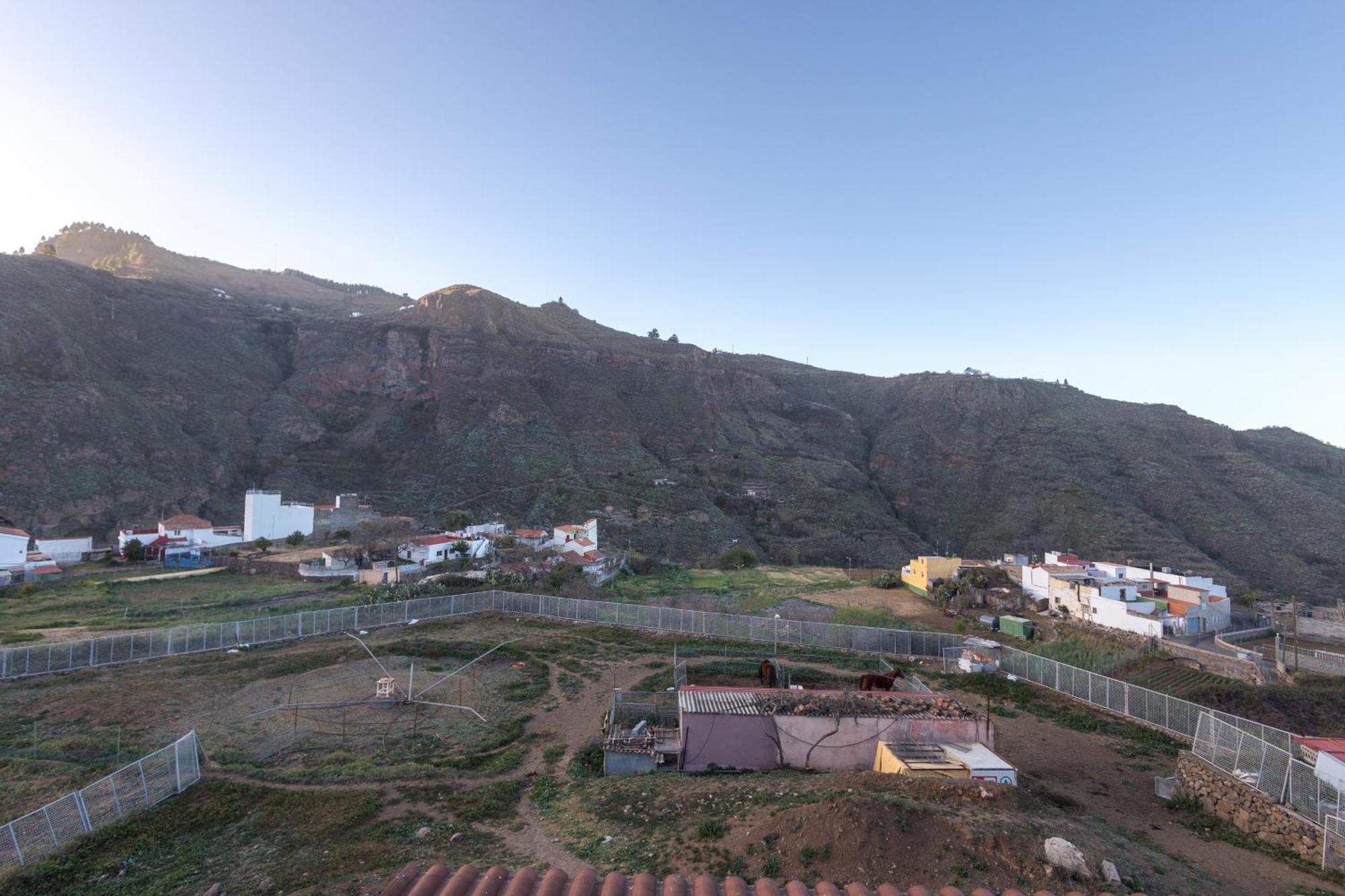Balcon De La Mina Suites - Aircon And Terrace With Views Vega de San Mateo Luaran gambar